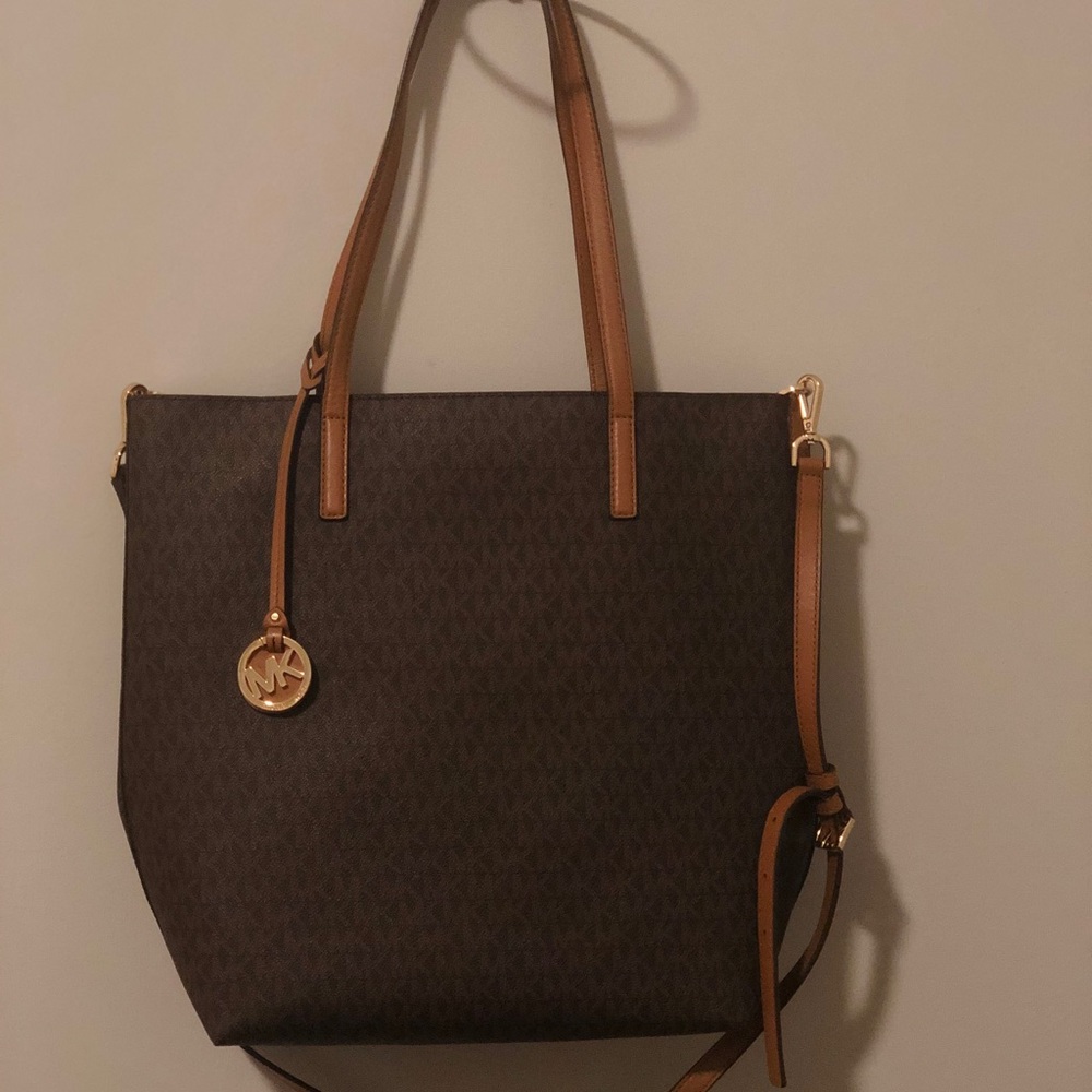 Gorgeous barely used Michael Kors bag 🤎